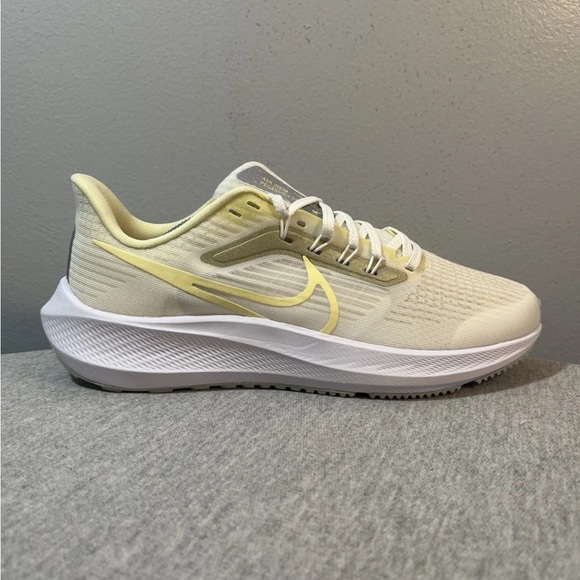 Nike  Air Zoom Pegasus 39 Sail/Citron Tint Running Womens Shoe Size 9 FD0796 100 - Picture 1 of 9